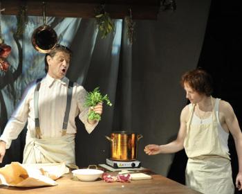 Приглашение к столу длиною в жизнь: когда обычный ужин становится исповедью.